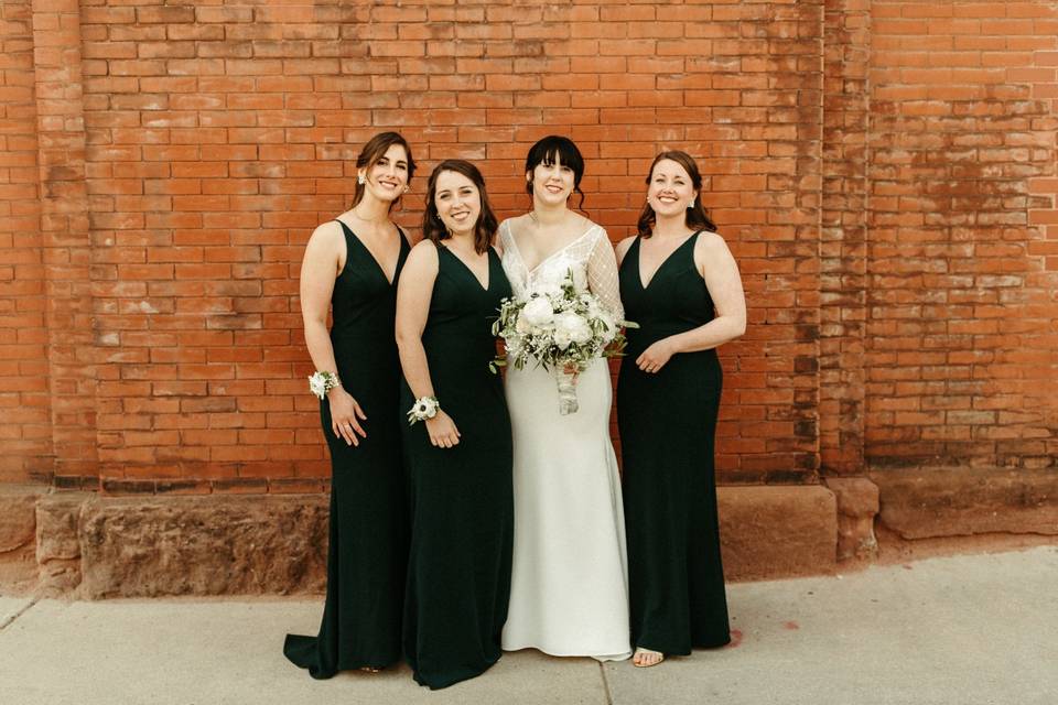 Kia & her bridesmaids