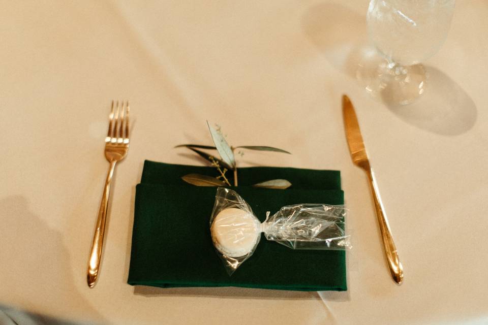 Simple place settings