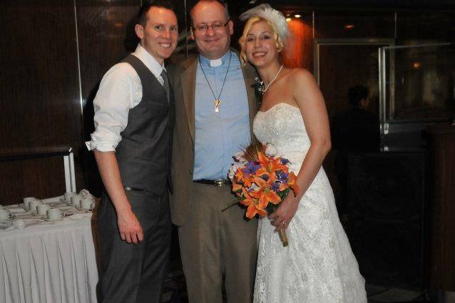 Couple with the officiant