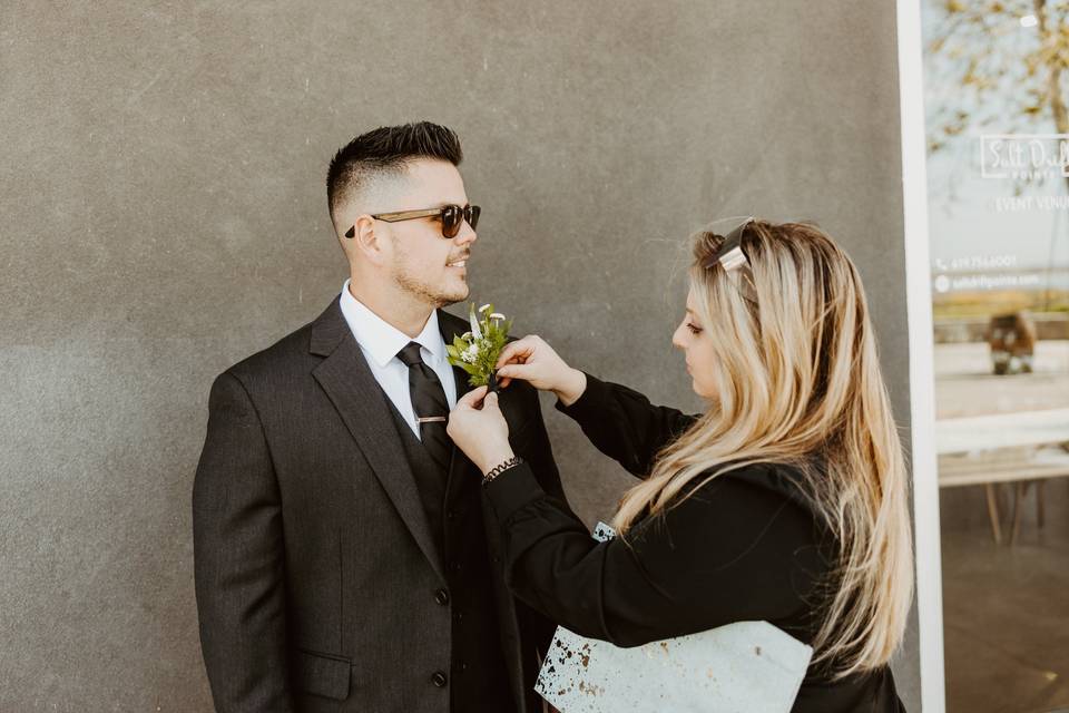 Boutonniere pinning