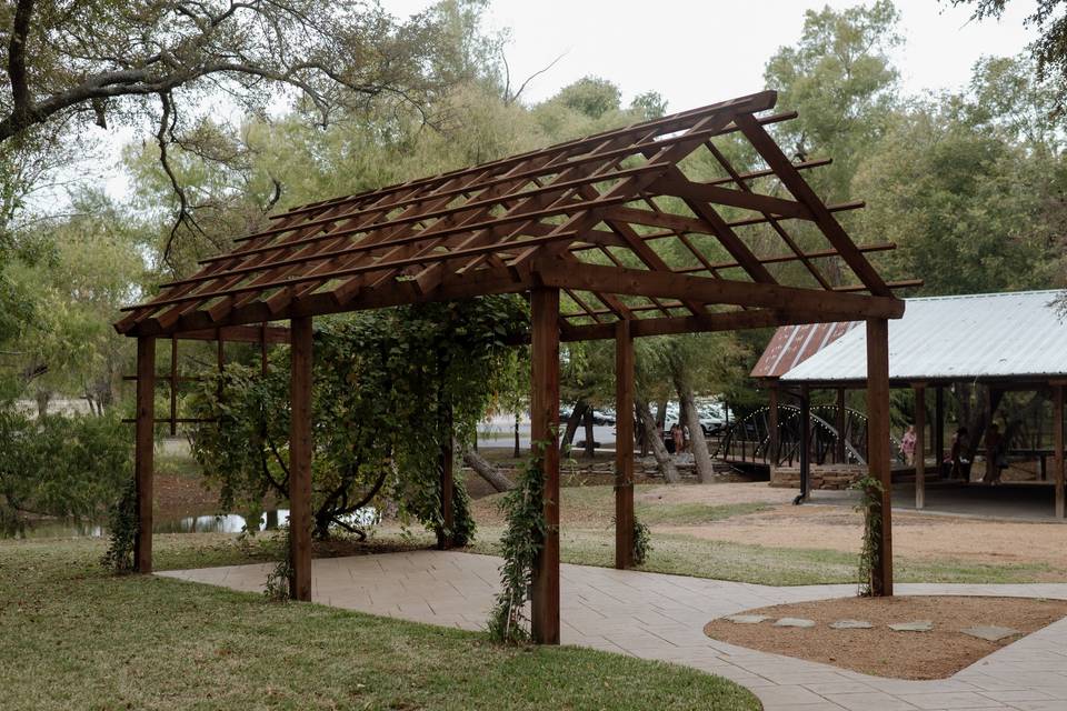 Outdoor structure