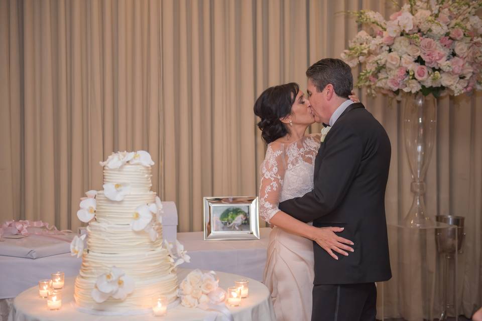 Total love - City Hall Wedding Photography