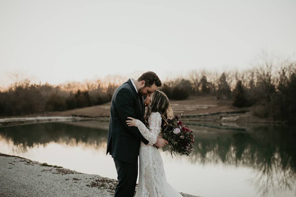 A kiss by the lake