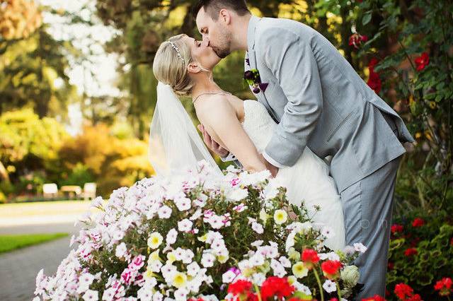 Couple kissing and colorful flowers