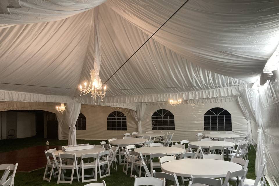 Tent with liners & chandeliers