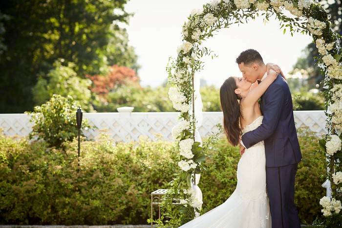 Ceremony kiss