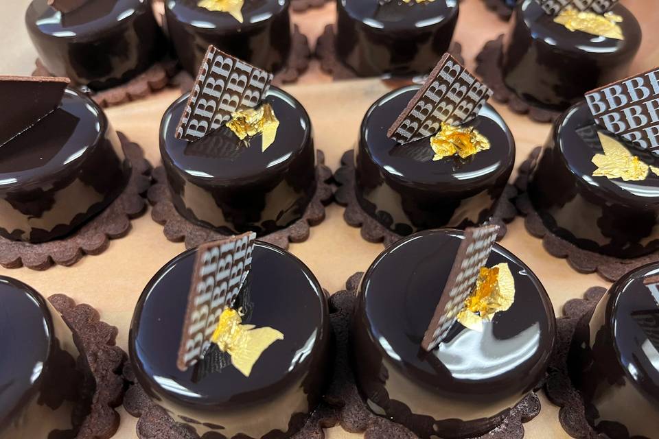 Mini chocolate desserts