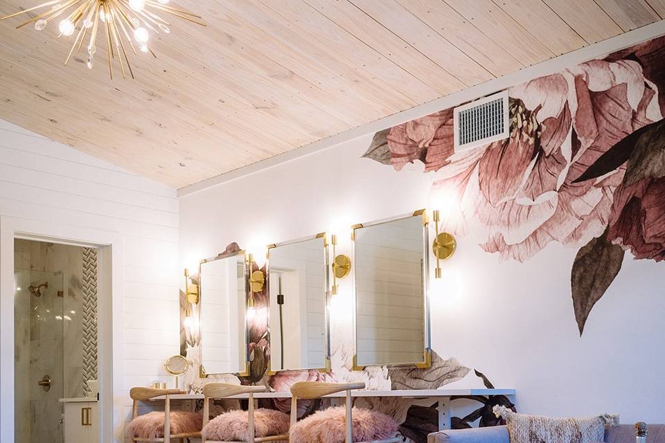 Bride's Lounge & Bathroom