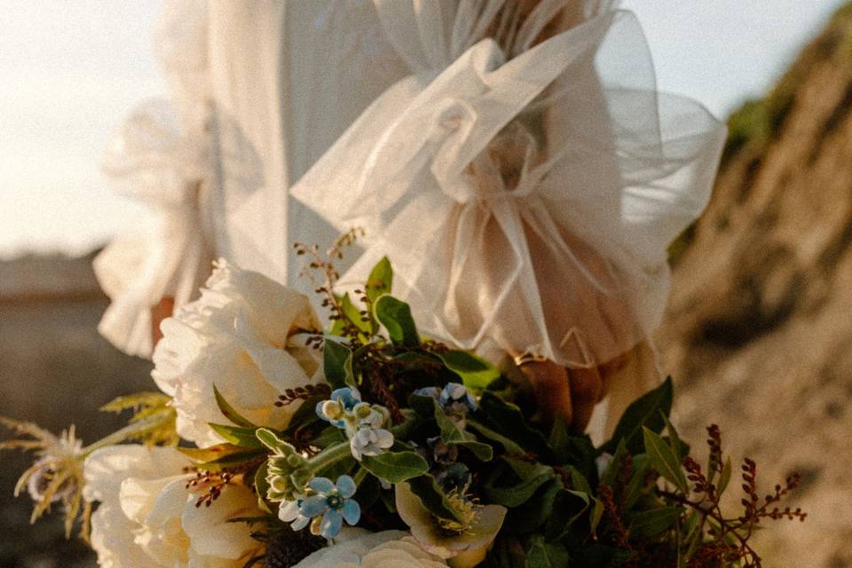 Bold bridal bouquet