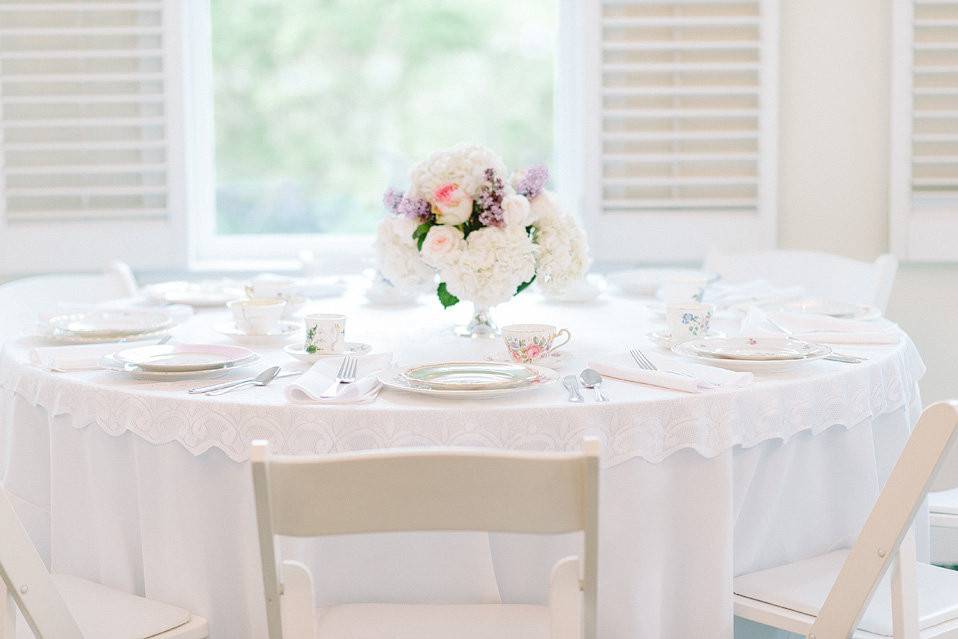 An entire table with mismatched china