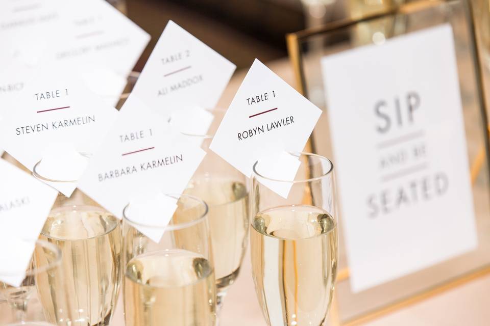 Escort cards in champagne