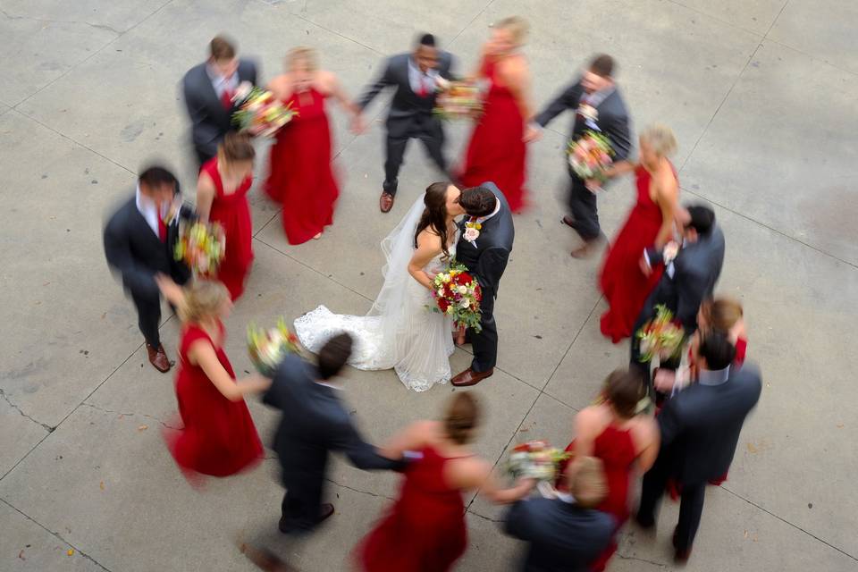 Downtown Detroit offers some interesting places to play an get some unique and interesting bridal party wedding photos.