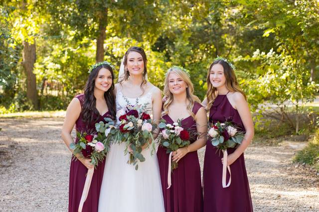Bride and bridesmaids - Mandy Lorraine Photography