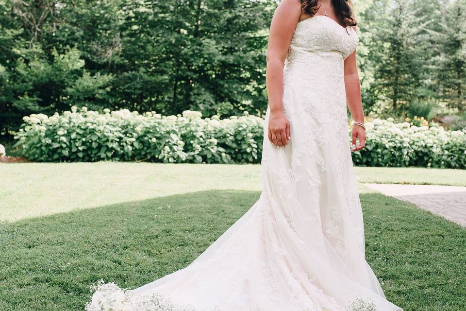 Classic white bouquets