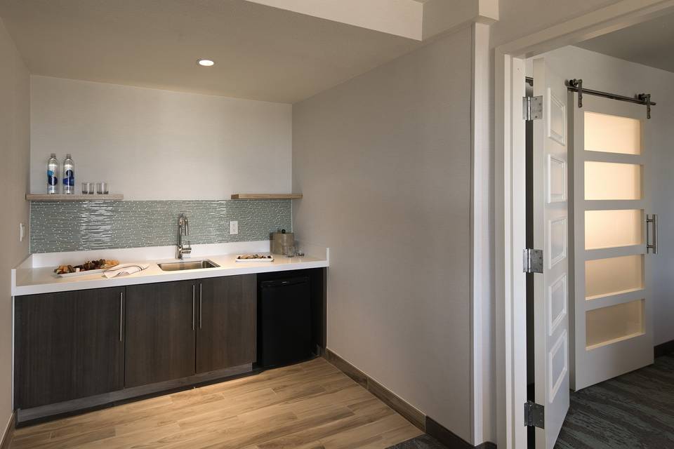 King Parlor Suite Kitchen Nook