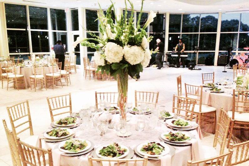 Elegant wedding table decor