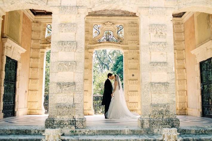 Couple kiss