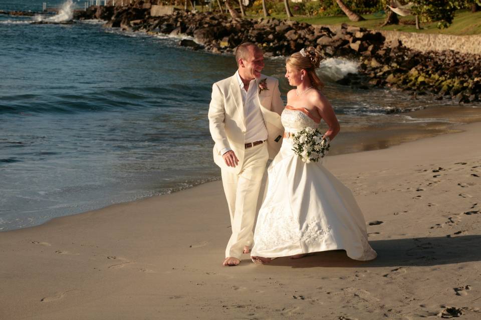 Beach wedding Gazarine Photography