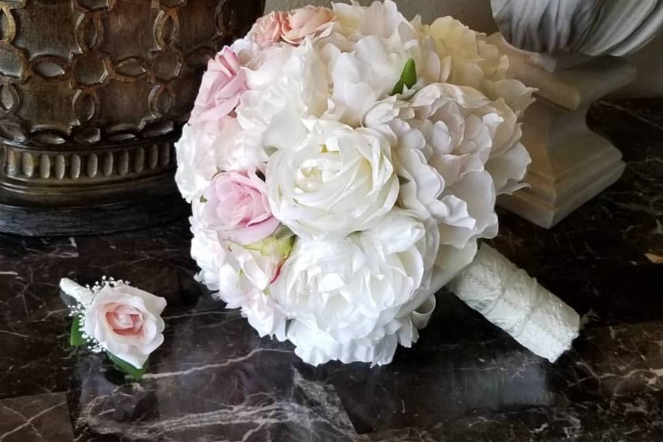 Cream and pink bouquet