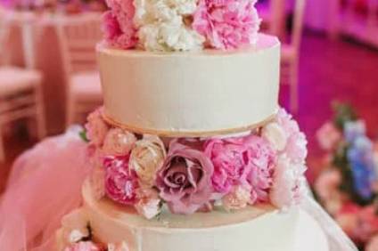 Stunning wedding cake