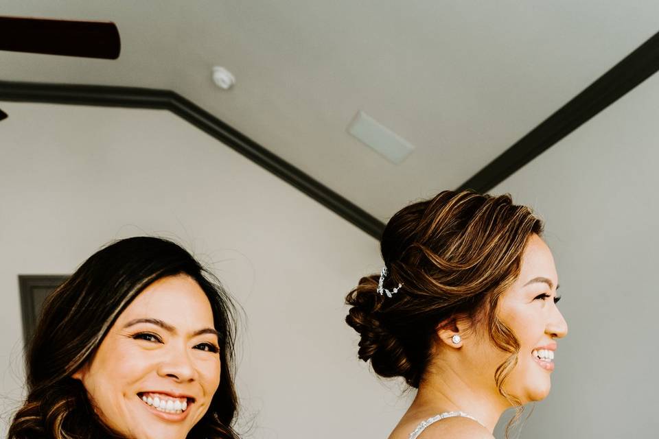 Getting Ready with the Bride