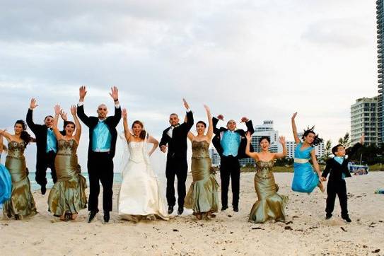 The couple with the bridesmaids and groomsmen