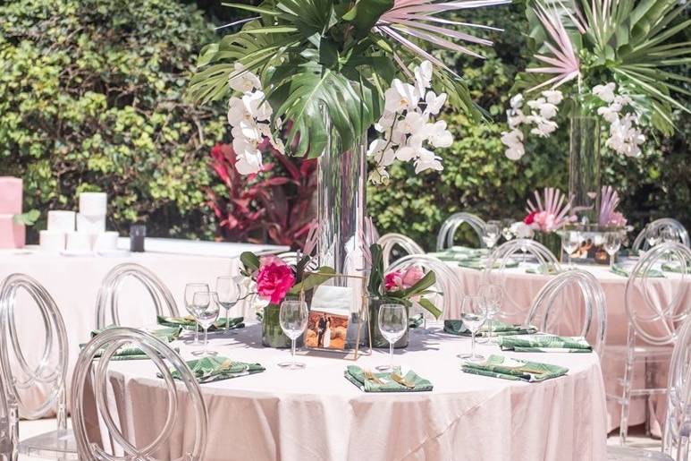 Tropical Chic Centerpieces