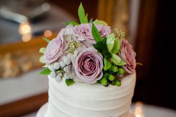 Gradient wedding cake with lavender flowers