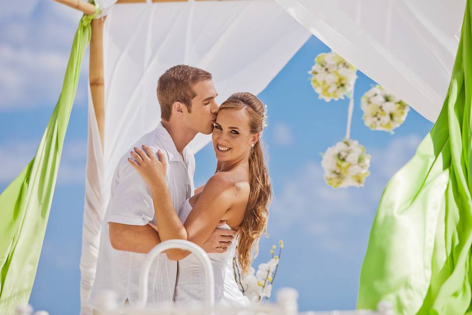 Romantics Travel Destination Weddings and Honeymoons