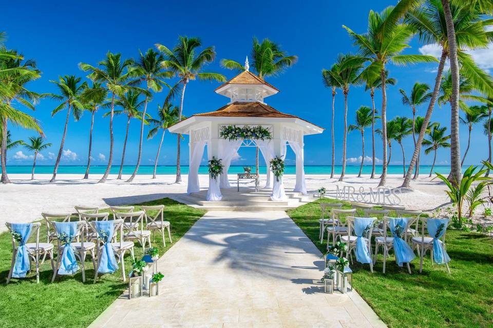 Beach wedding in punta cana