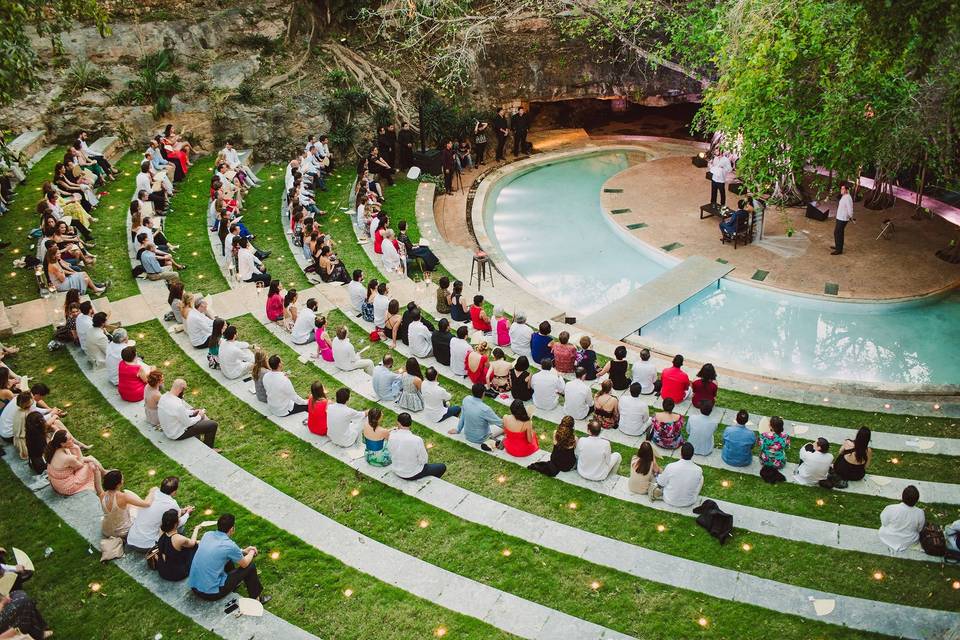 Outdoor wedding by the pool