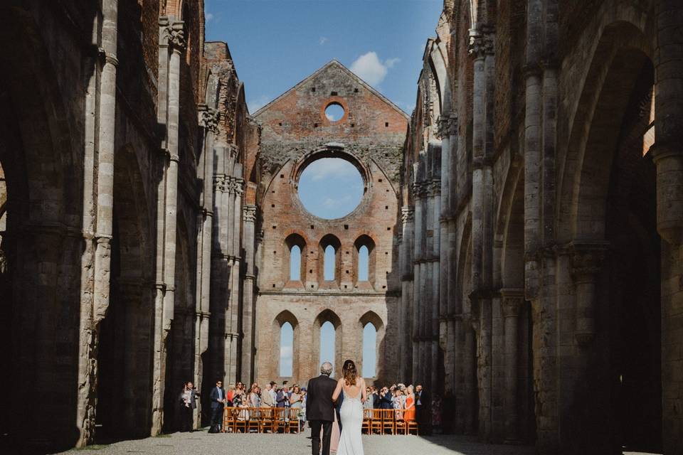 Wedding in san galgano abbey