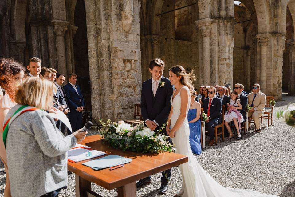 Wedding in san galgano abbey