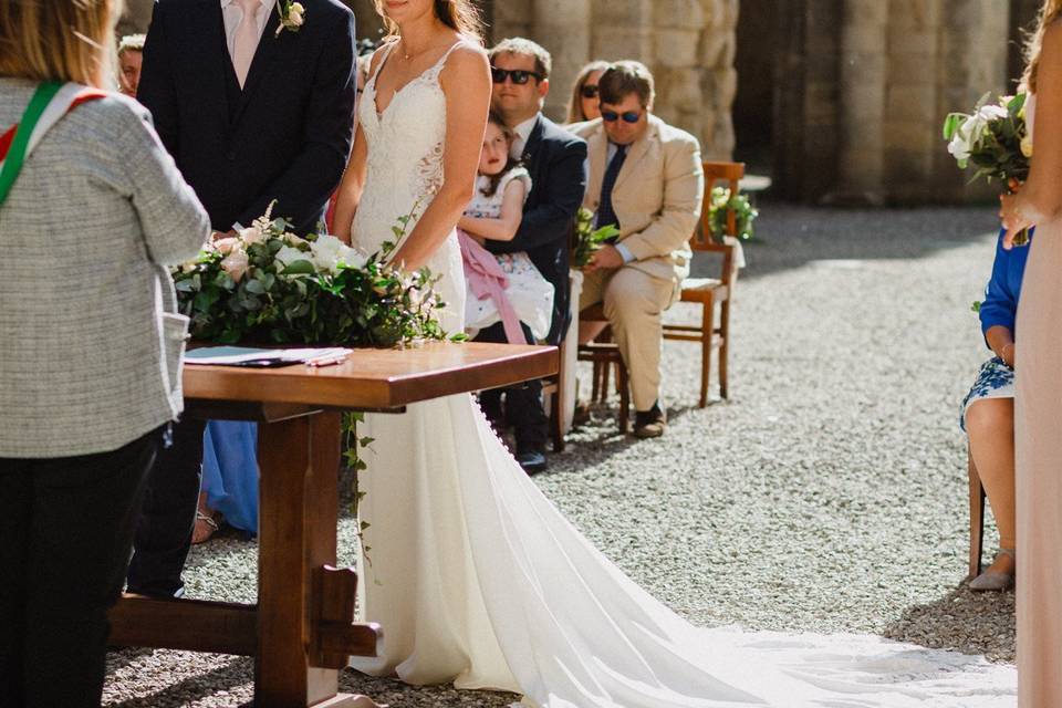 Wedding in san galgano abbey