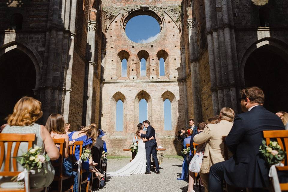 Wedding in san galgano abbey