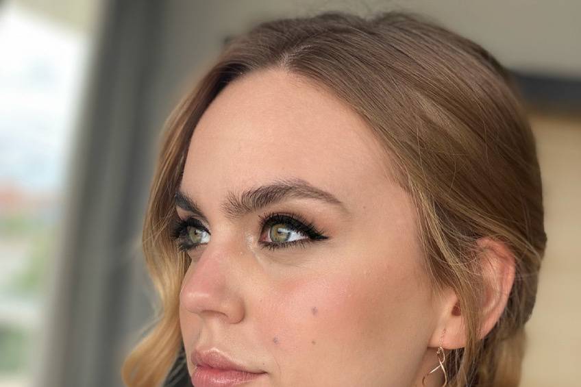 Elegant and chic makeup look