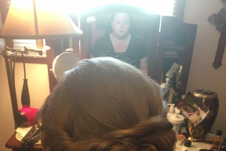 Bridesmaid's hair