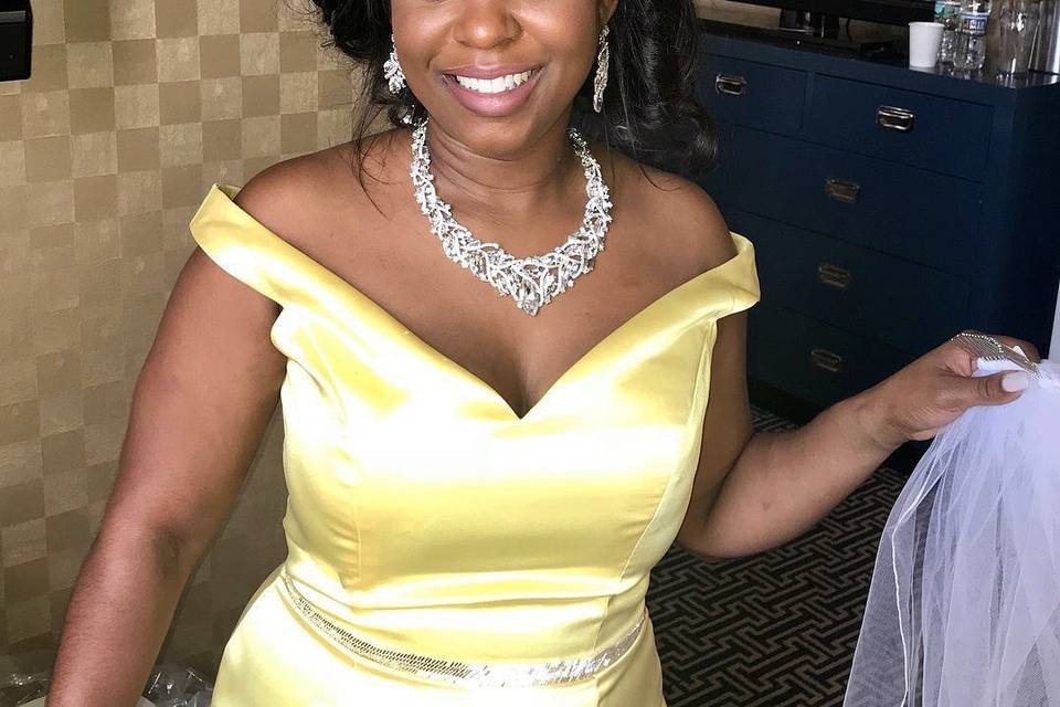 Glam look for bridesmaid