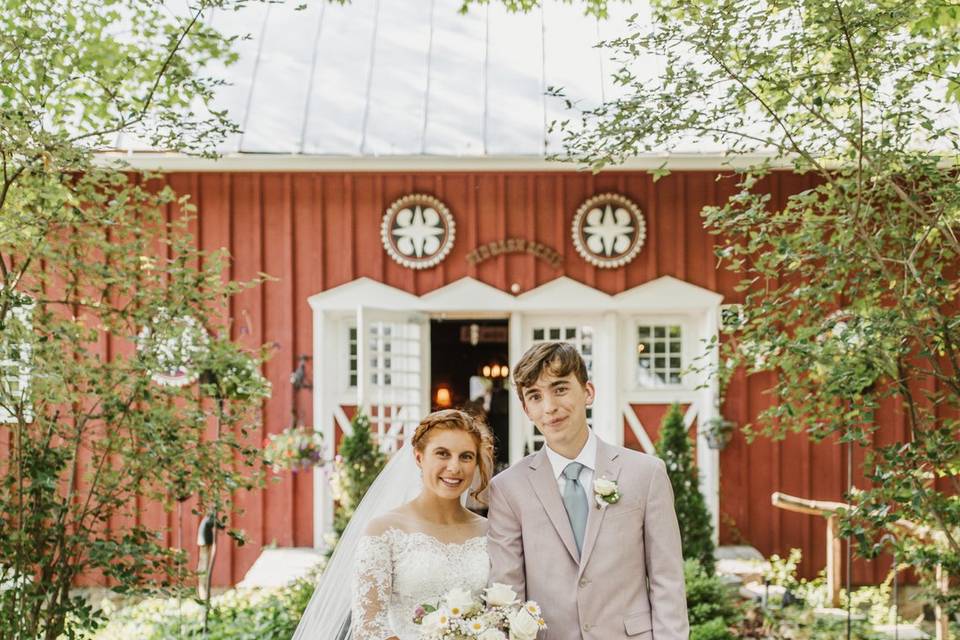 Wedding photo in front of barn