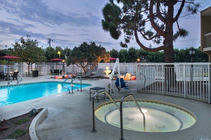 Outdoor pool and whirlpool