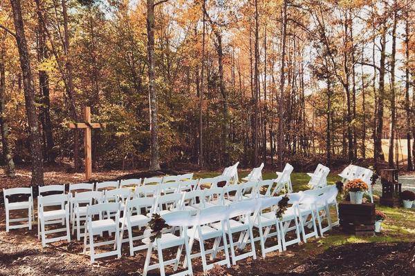 Wooded site for micro-weddings