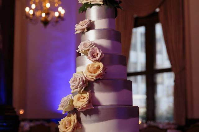 Wedding Cake #2037 – Zeina's Chocolate Boutique