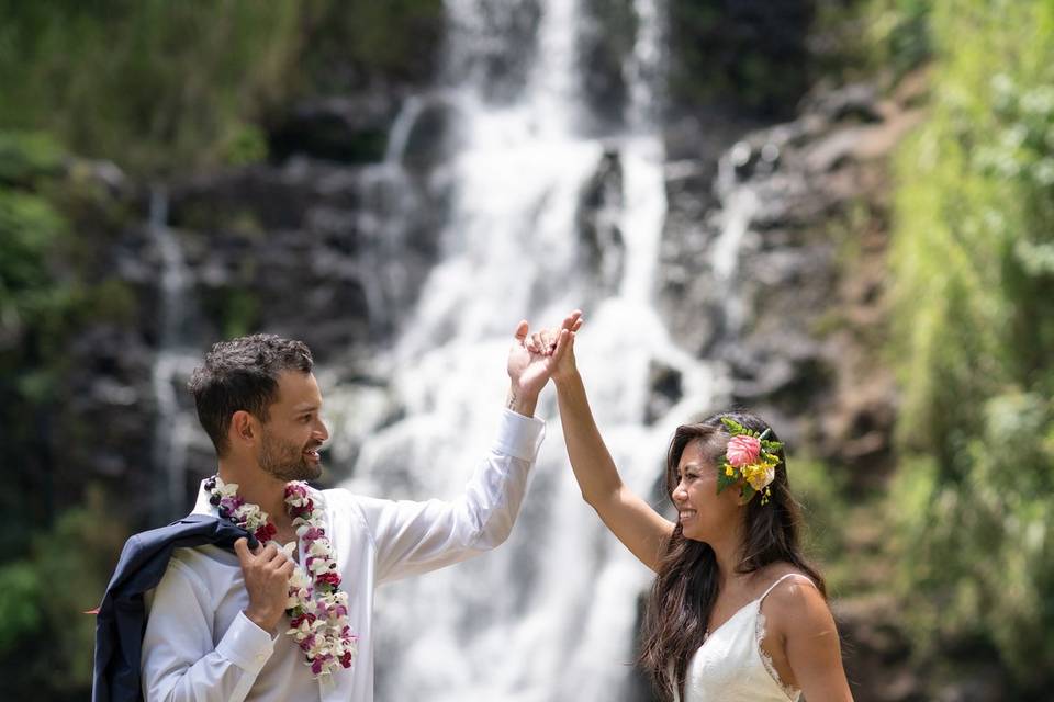 Waterfall wedding - Big Island
