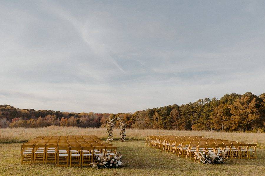 Gorgeous outdoor ceremony