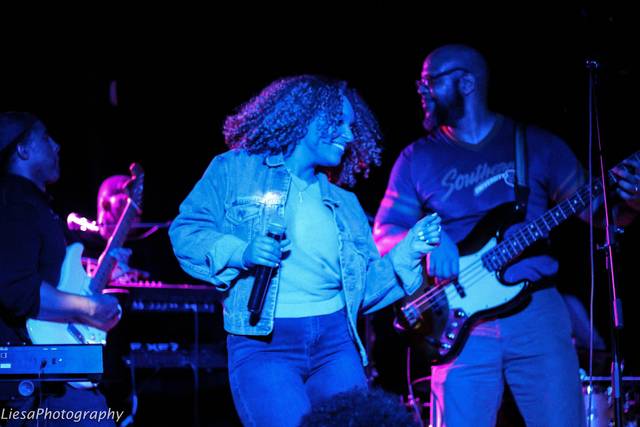 U4ria rocking out