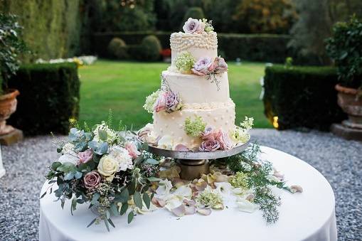 Beautiful cakes and Floral!
