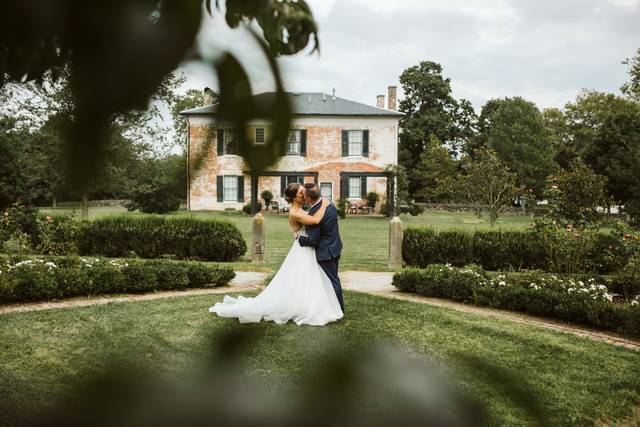 Beth Michiemo Photography