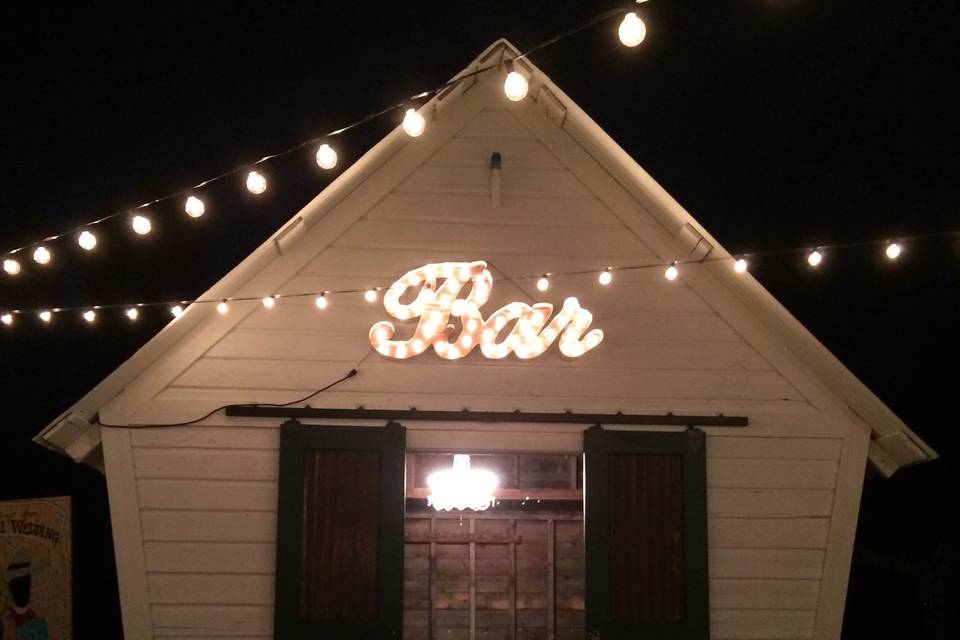 Barn bar