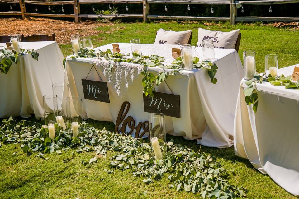 Rustic sweetheart table