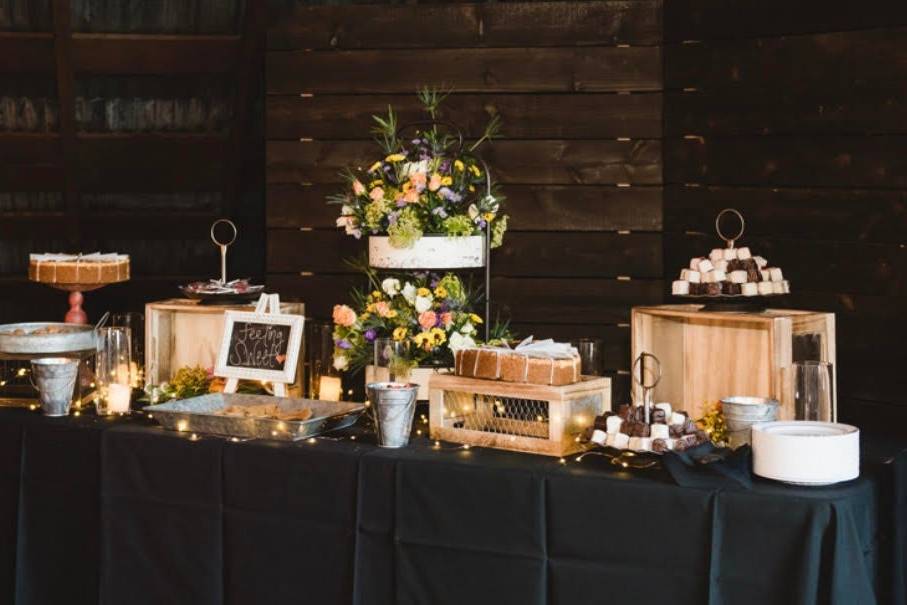 Dessert table decor